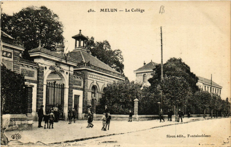 Carte postale ancienne Melun - Le College à Melun