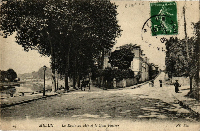 Carte postale ancienne Melun - La Route du Mée et le Quai Pasteur à Melun