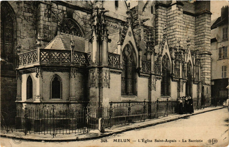 Carte postale ancienne Melun - L'Eglise St-Aspais - La Sacristie à Melun