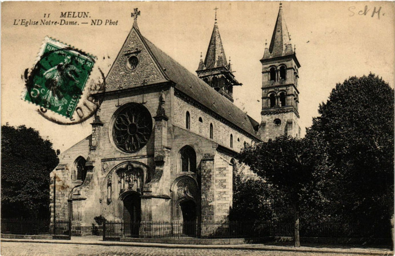 Carte postale ancienne Melun - L'Eglise Notre-Dame à Melun