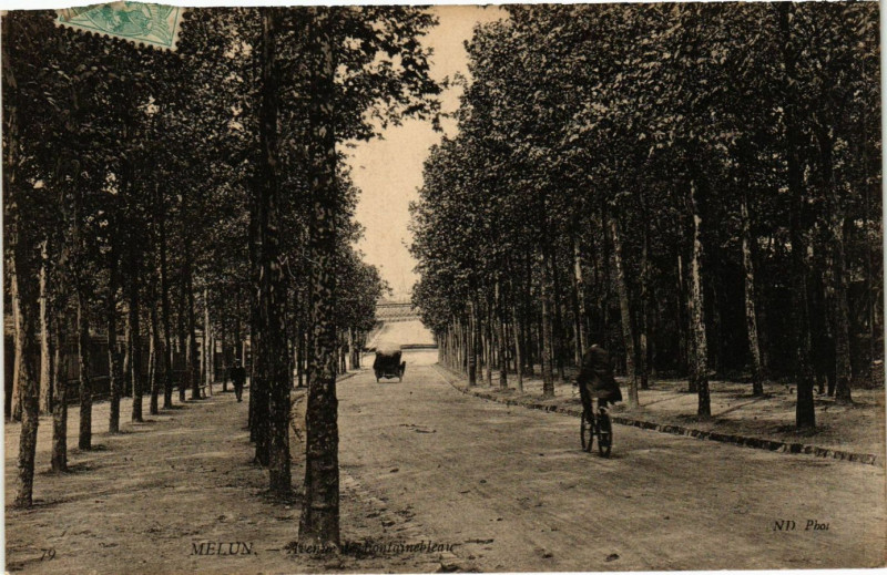 Carte postale ancienne Melun - Avenue des Pontainetleurs à Melun