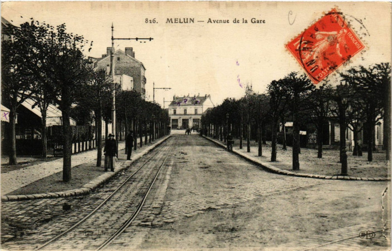 Carte postale ancienne Melun - Avenue de la Gare à Melun