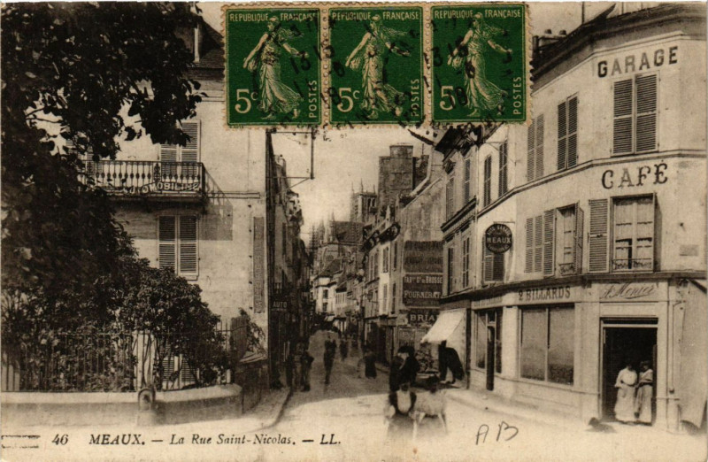 Carte postale ancienne Meaux - La Rue St-Nicolas à Meaux