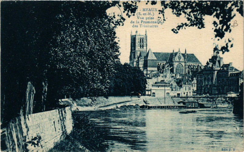 Carte postale ancienne Meaux Vue prise de la Promenade des Trinitaires à Meaux