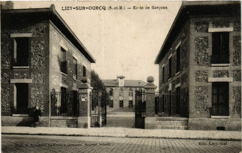 Carte postale ancienne Lizy-sur-Ourcq - Ecole de Garcons à Lizy-sur-Ourcq
