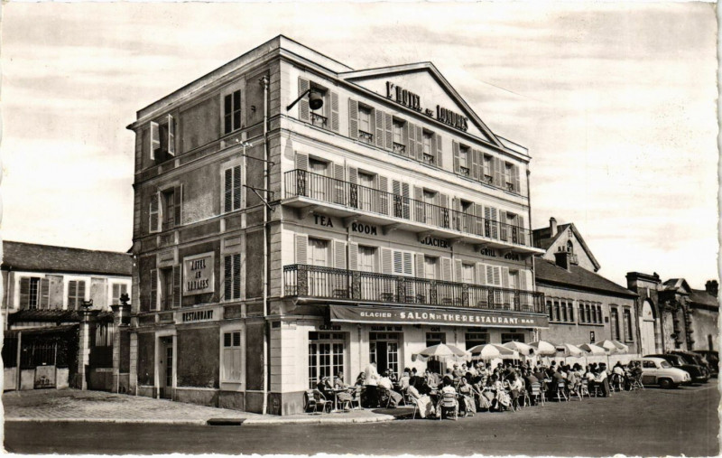 Carte postale ancienne Hotel de Londres - Place du General de Gaulle Fontainebleau à Fontainebleau