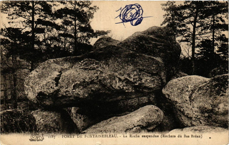 Carte postale ancienne Foret de Fontainebleau - La Roche suspendue (Rochers du Bas Brean à Fontainebleau