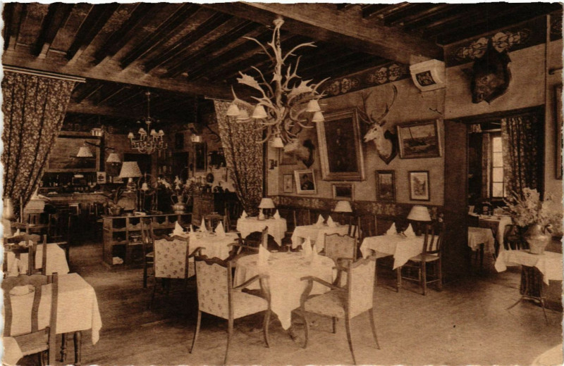 Carte postale ancienne Les Charmettes Barbizon - Le Bar et la vieille Salle a Manger à Barbizon