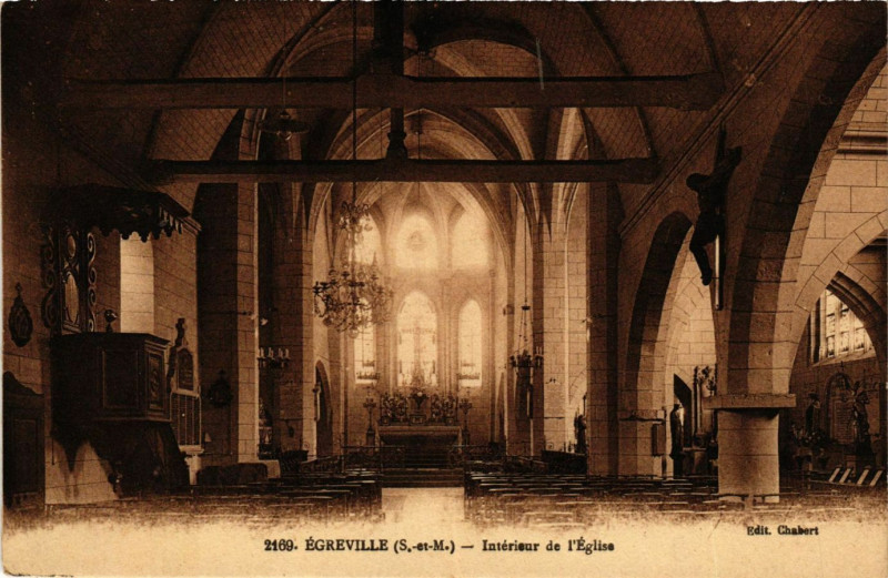 Carte postale ancienne Egreville - Interieur de l'Eglise à Égreville