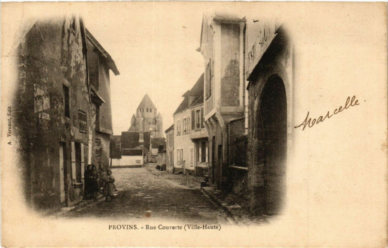 Carte postale ancienne Provins - Rue Couverte (Ville-Haute) à Provins