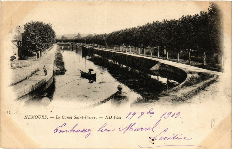 Carte postale ancienne Nemours - Le Canal St-Pierre à Nemours