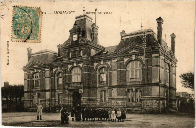 Carte postale ancienne Mormant - Hotel de Ville à Mormant