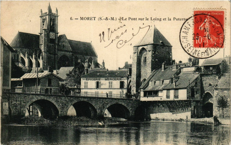 Carte postale ancienne Moret - Le Pont sur le Loing et la Poterne