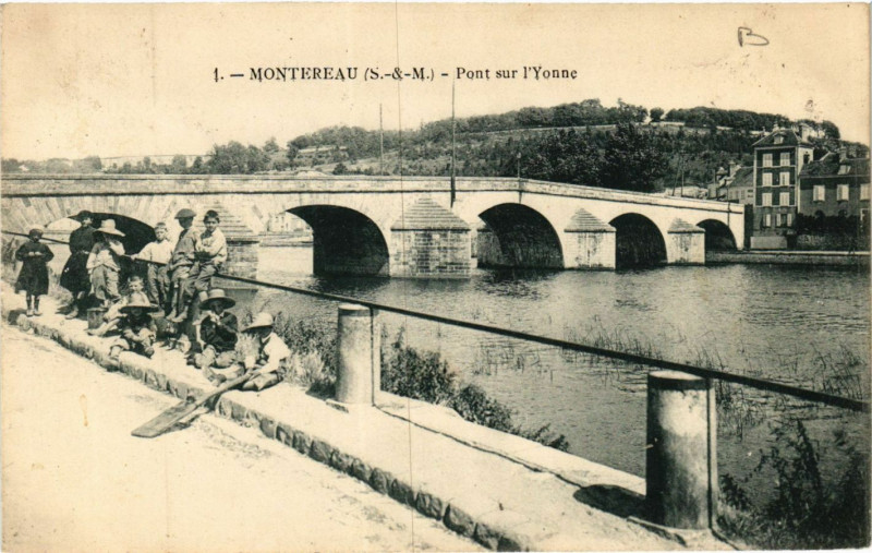 Carte postale ancienne Montereau - Pont sur l'Yonne