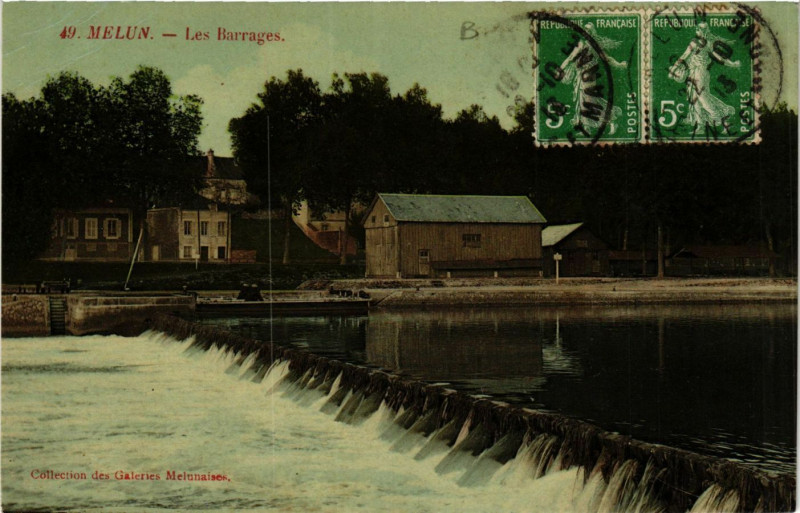 Carte postale ancienne Melun - Les Barrages à Melun