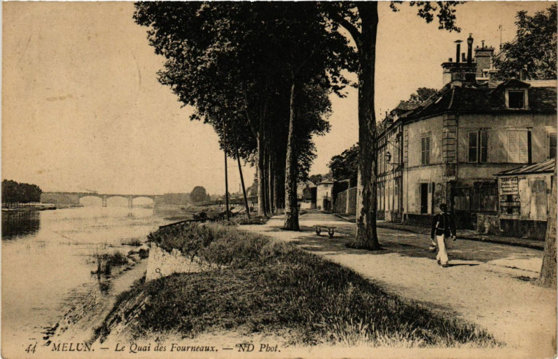 Carte postale ancienne Melun - Le Quai des Fourneaux à Melun