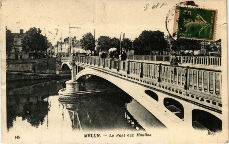 Carte postale ancienne Melun - Le Pont aux Moulins à Melun