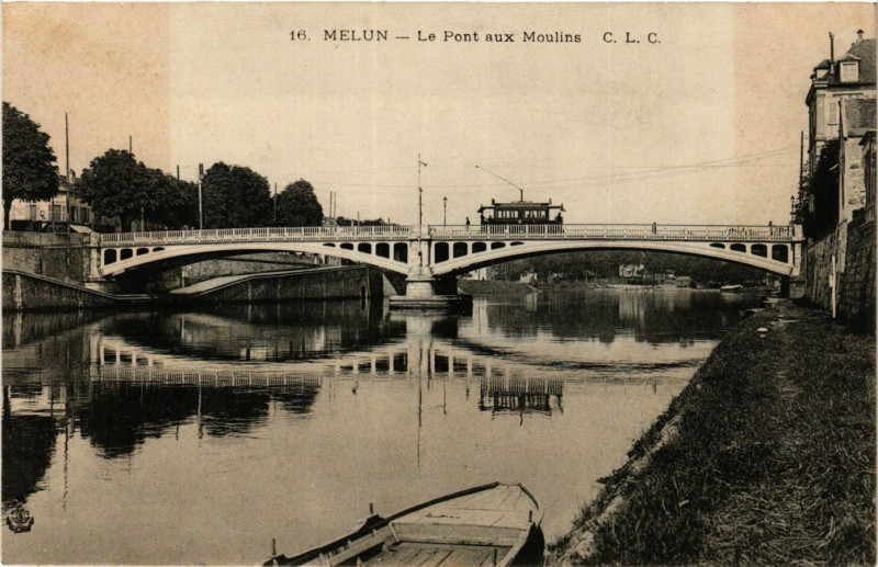 Carte postale ancienne Melun - Le Pont aux Moulins à Melun