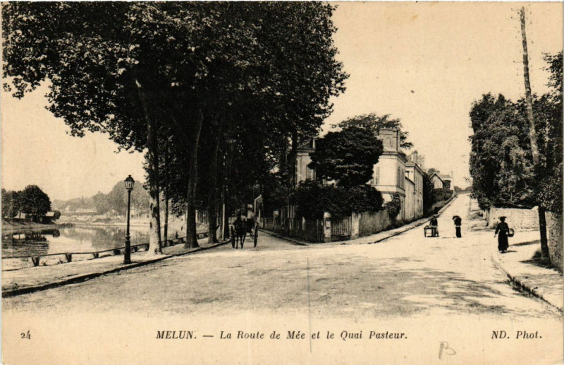 Carte postale ancienne Melun - La Route de Mée et le Quai Pasteur à Melun
