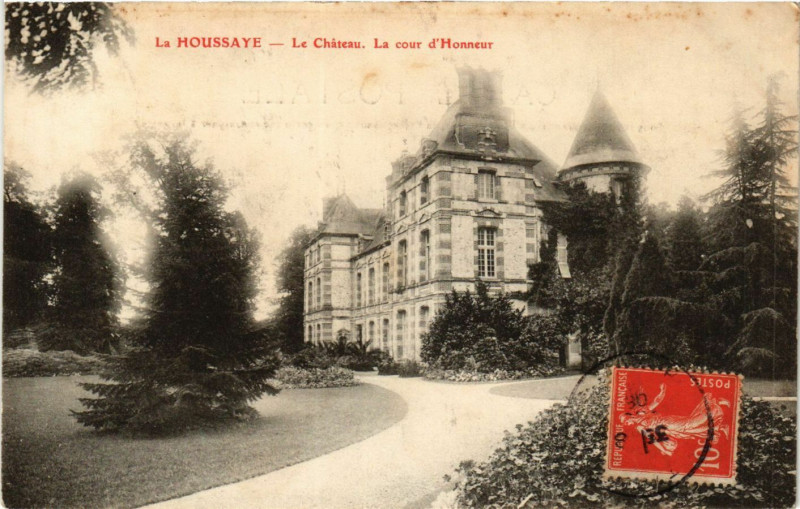 Carte postale ancienne La Houssaye - Le Chateau La cour d'Honneur