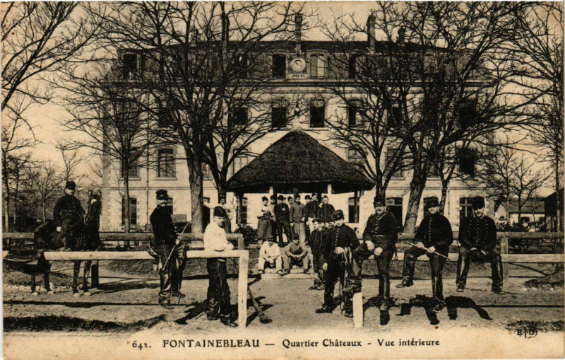 Carte postale ancienne Fontainebleau - Quartier Chateaux - Vue interieure à Fontainebleau
