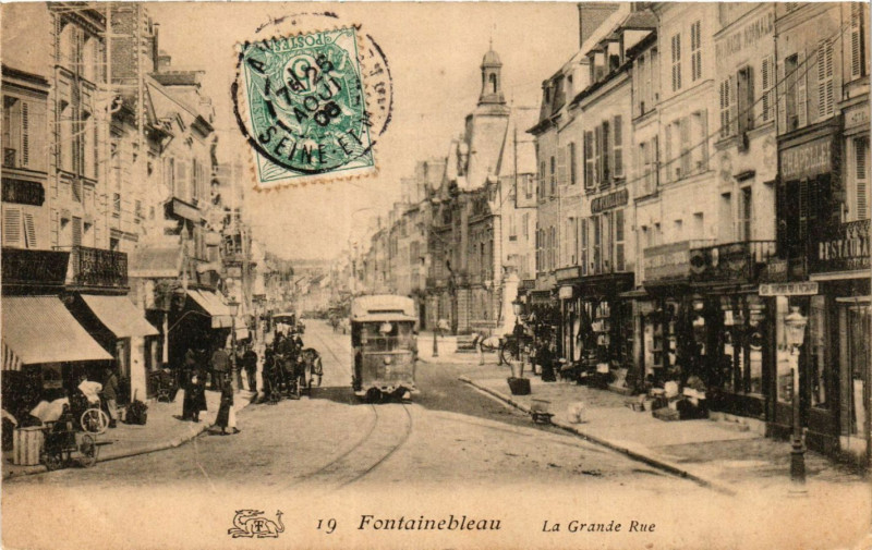 Carte postale ancienne Fontainebleau - La Grande Rue à Fontainebleau