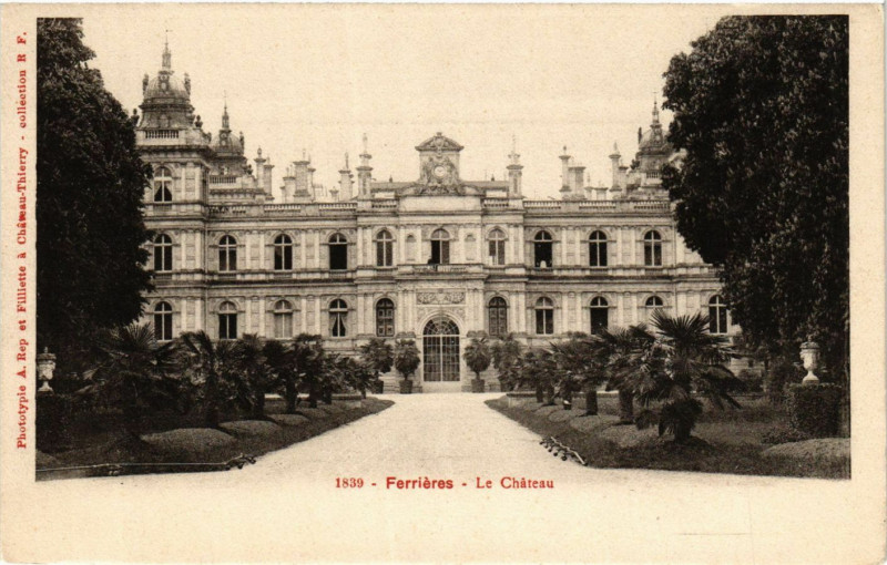 Carte postale ancienne Ferrieres - Le Chateau