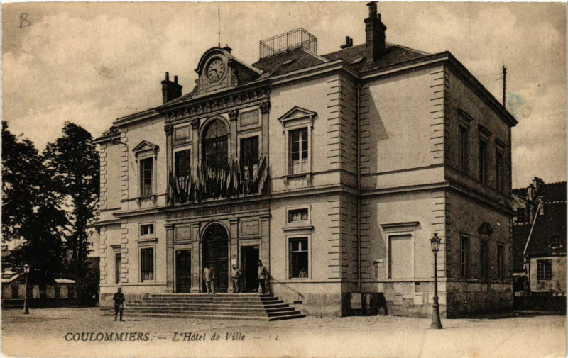 Carte postale ancienne Coulommiers - L'Hotel de Ville à Coulommiers