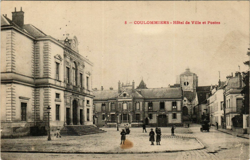 Carte postale ancienne Coulommiers - Hotel de Ville et Postes à Coulommiers