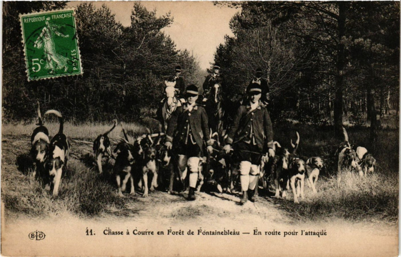 Carte postale ancienne Chasse a courre en Foret de Fontainebleau En route pour l'attaque à Fontainebleau