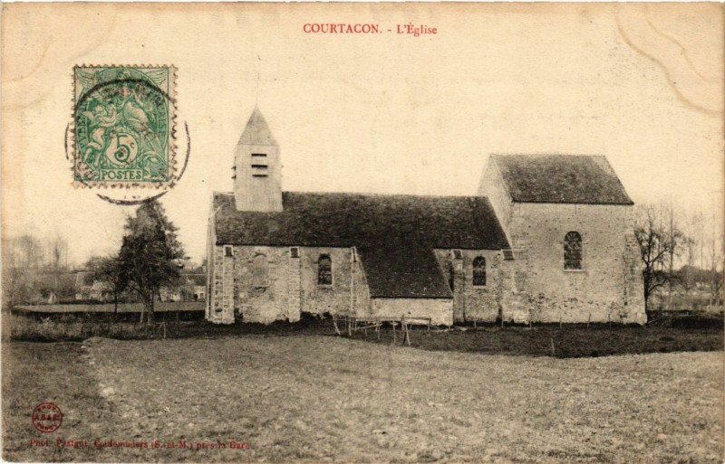 Carte postale ancienne Courtacon - L'Eglise à Courtacon