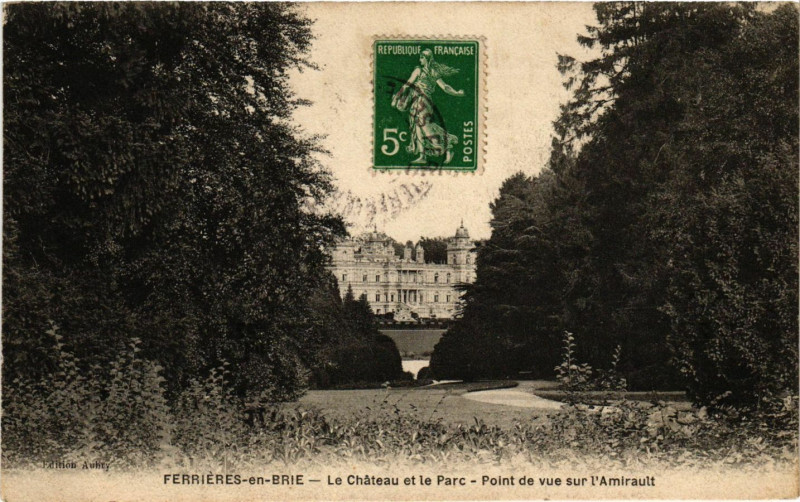 Carte postale ancienne Ferrieres-en-Brie - Le Chateau et le Parc - Point de vue sur à Ferrières-en-Brie