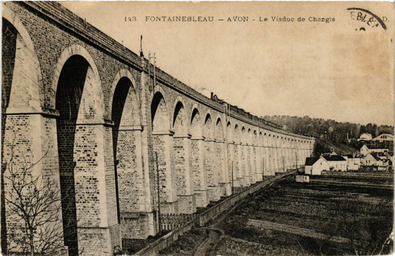 Carte postale ancienne Fontainebleau - Avon - Le Viaduc de Changis à Fontainebleau