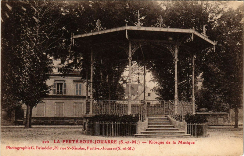 Carte postale ancienne La Ferte-sous-Jouarre - Kiosque de la Musique à La Ferté-sous-Jouarre