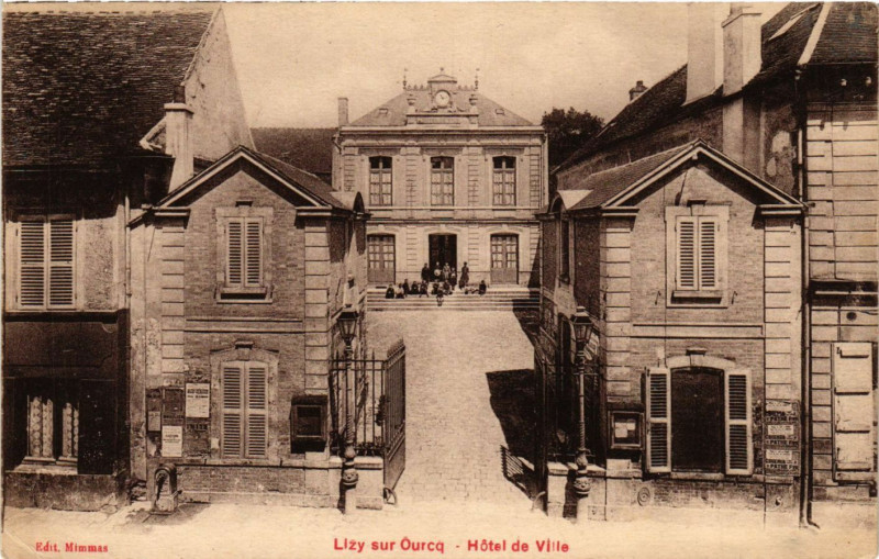 Carte postale ancienne Lizy-sur-Ourcq - Hotel de Ville à Lizy-sur-Ourcq