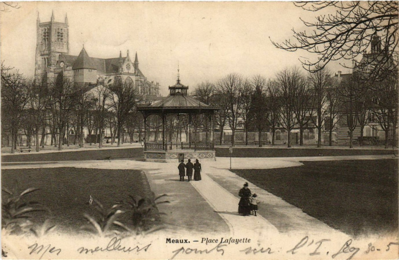 Carte postale ancienne Meaux - Place Lafayette à Meaux