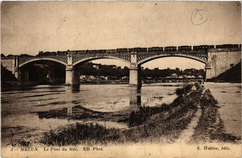Carte postale ancienne Melun - Le Pont du Mée à Melun