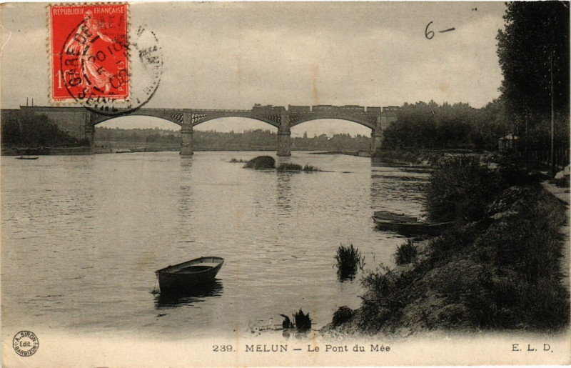 Carte postale ancienne Melun - Le Pont du Mée à Melun