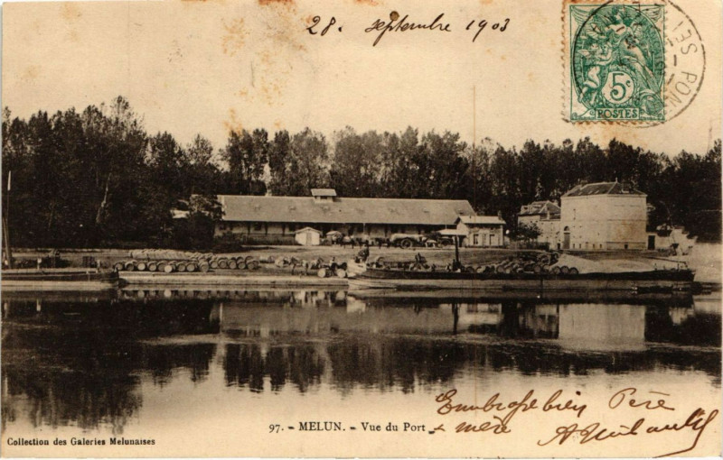 Carte postale ancienne Melun - Vue du Port à Melun