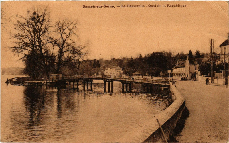 Carte postale ancienne Samois-sur-Seine - La Passerelle - Quai de la Republique à Samois-sur-Seine