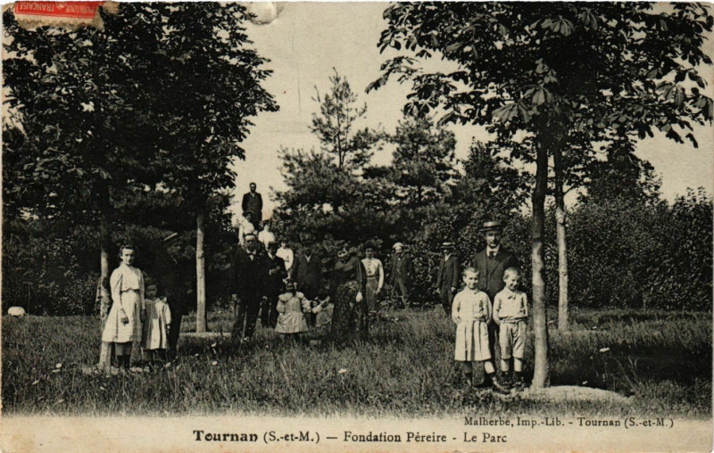 Carte postale ancienne Tournan - Fondation Periere - Le Parc