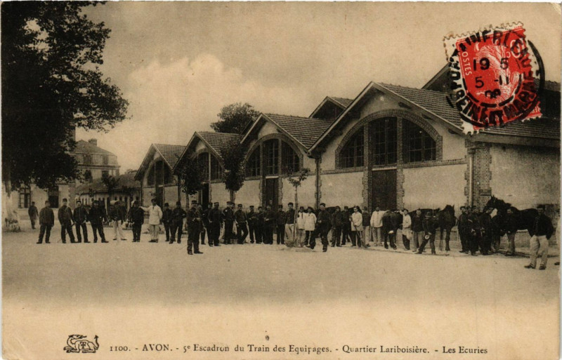 Carte postale ancienne Avon - 5 Escadron du Train des Equipages - Quartier Lariboisiere - à Avon