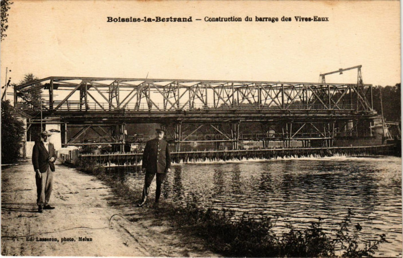 Carte postale ancienne Boissise-la-Bertrand - Construction du barrage des Vives - Eaux à Boissise-la-Bertrand