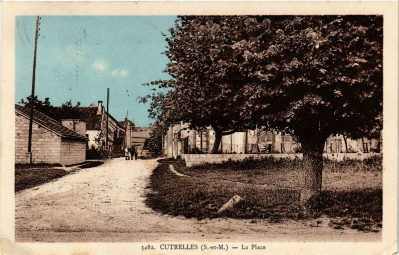 Carte postale ancienne Cutrelles - La Place