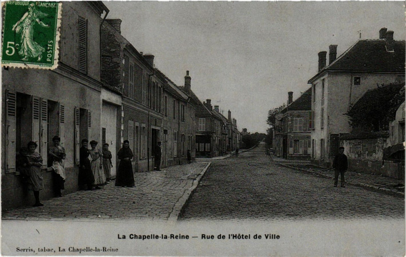 Carte postale ancienne La Chapelle-la-Reine - Rue de l'Hotel de Ville à La Chapelle-la-Reine