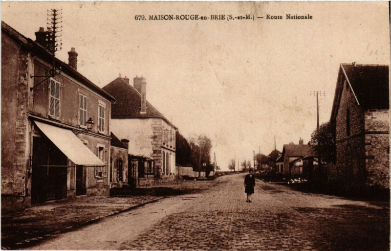 Carte postale ancienne Maison-Rouge-en-Brie - Route Nationale à Maison-Rouge