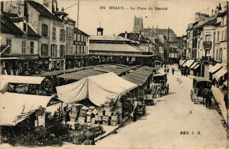 Carte postale ancienne Meaux - La Place du Marché à Meaux