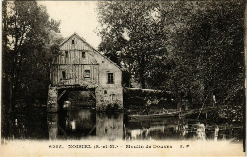 Carte postale ancienne Moulin de Douves à Torcy