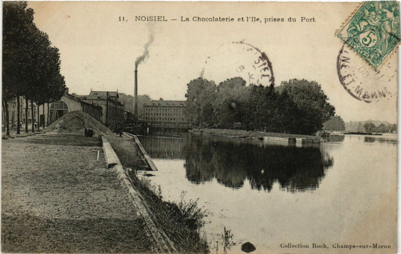 Carte postale ancienne La Chocolaterie et l'Ile, prises du Port à Noisiel