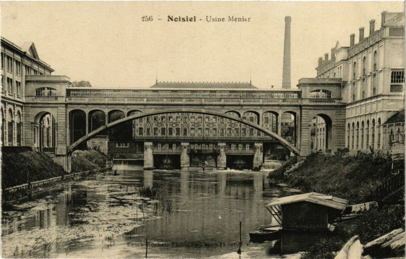 Carte postale ancienne Usine Menier à Noisiel